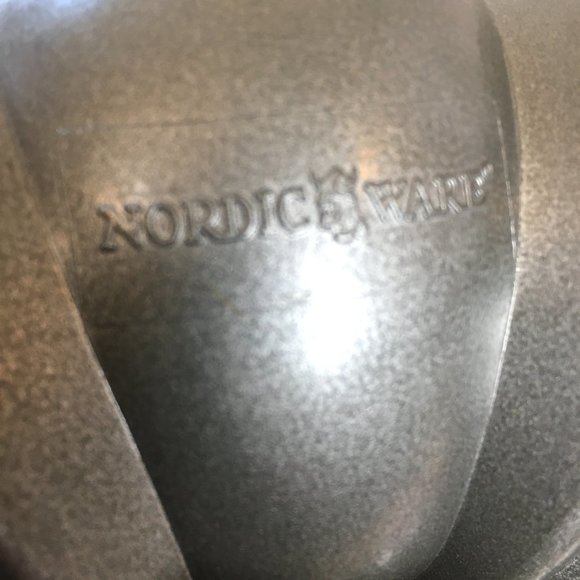 NORDIC WARE Fluted Tube Bundt Cake Pan Bakeware EUC - Picture 7 of 10